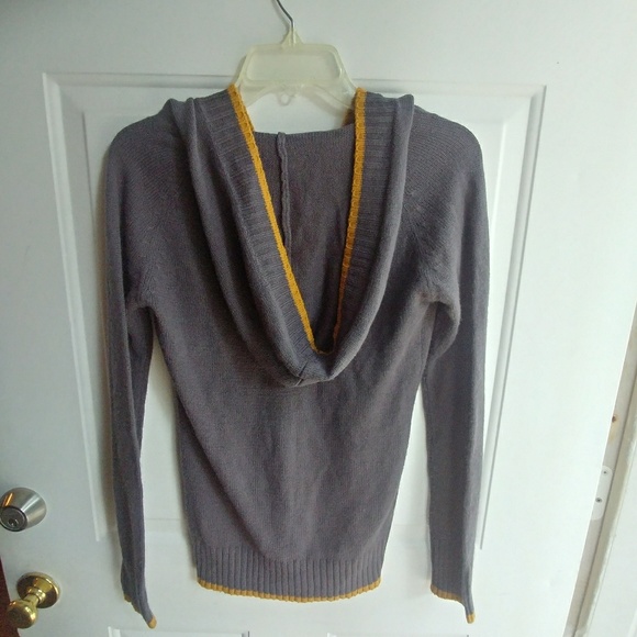 3/$30 Sale+free shipping Grey Hoodie top with a V neck - Picture 6 of 8